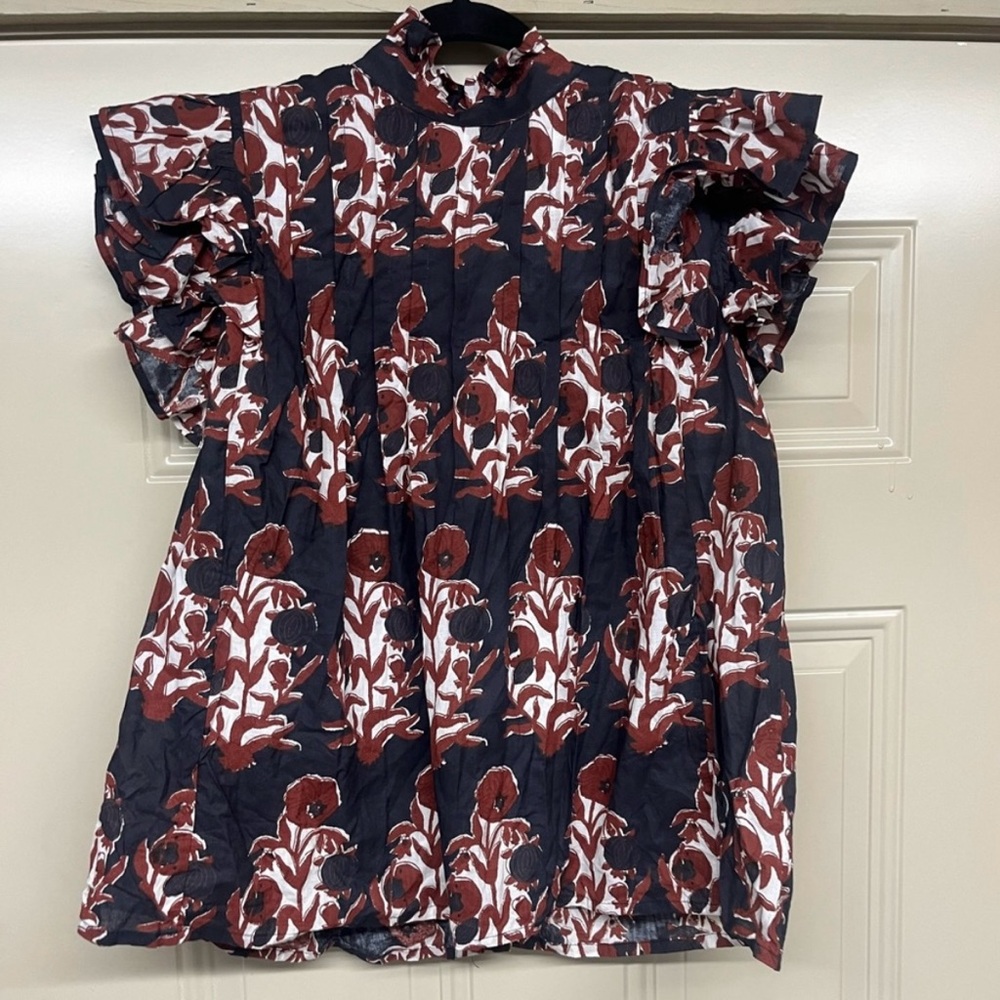 Never worn Victoria Dunn top. Nothing wrong just need a smaller size